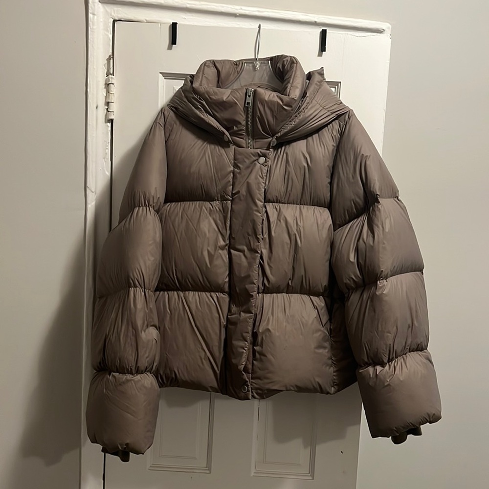 Banana Republic down bubble jacket - beige - never worn - Brand new